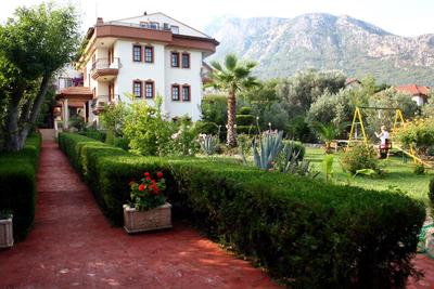 Everest Hotel