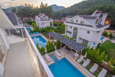 Silver Yunus Villa