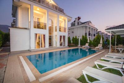 Silver Yunus Villa