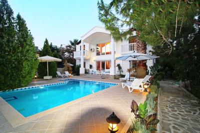Villa Center