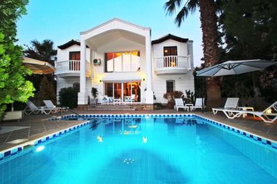 Villa Center