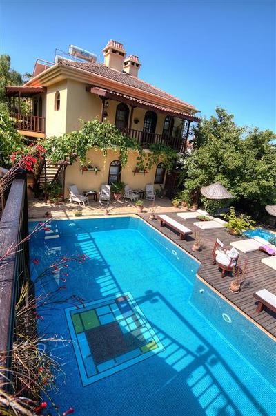 Mandarin & Mango Boutique Hotel