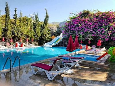 Silver Pine Hotel (Alkolsüz)