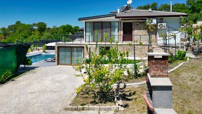 Villa Alona