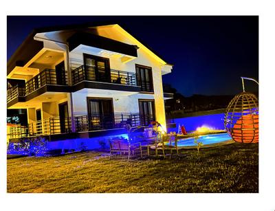 Villa121