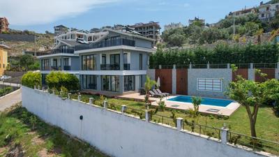 Fethiye'de Doğa Manzaralı Lüks Villa