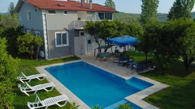 Geniş Havuzlu 4+1 Villa