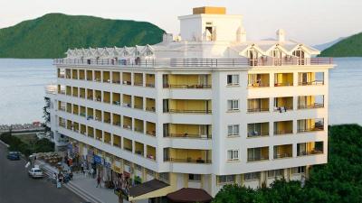Cle Seaside Hotel