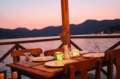 Defne Lorina Otel