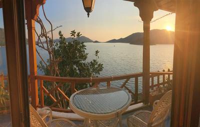 Dolphin Hotel
