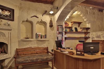 Explorer Cave Hotel