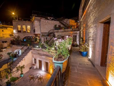Elegance Cave Suites