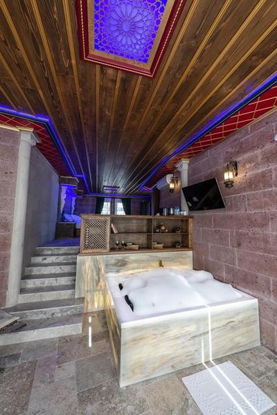 Foremanson Cave Hotel