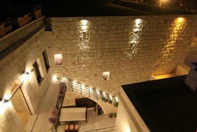Tafana Cave Stone Lodge