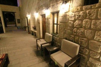 Tafana Cave Stone Lodge