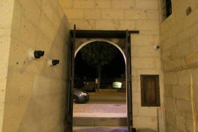 Tafana Cave Stone Lodge
