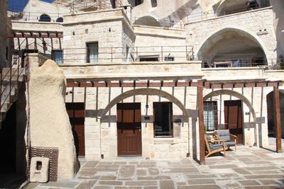1811 Cave Otel