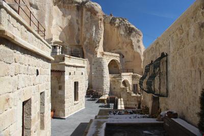 1811 Cave Otel