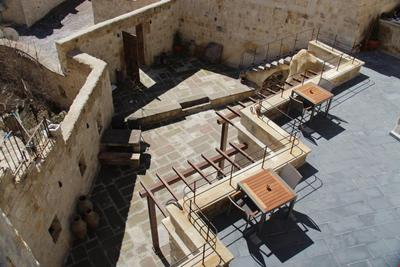 1811 Cave Otel