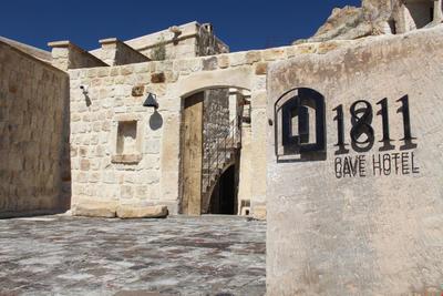 1811 Cave Otel