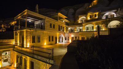 Spelunca Cave Suites