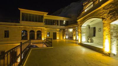 Spelunca Cave Suites