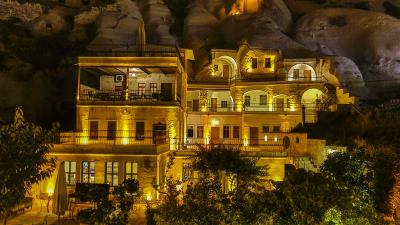 Spelunca Cave Suites