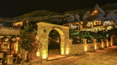 Spelunca Cave Suites