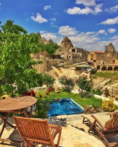 Travellers Cave Hotel