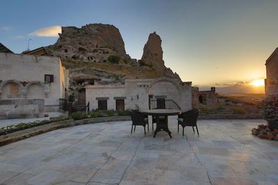Romance Cave Suites