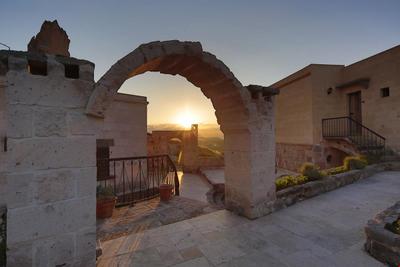 Romance Cave Suites
