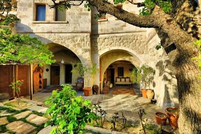 Elysee Cave House