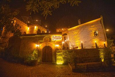 Pietra Cave Suites