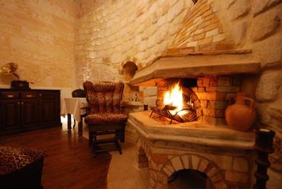 Aithra Cave Hotel