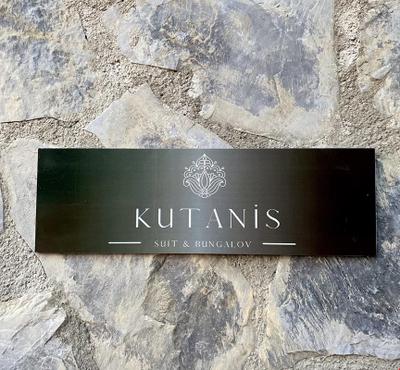 Kutanis Suit