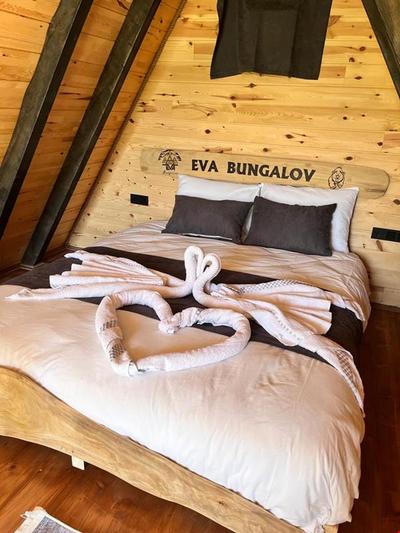 Eva Bungalov
