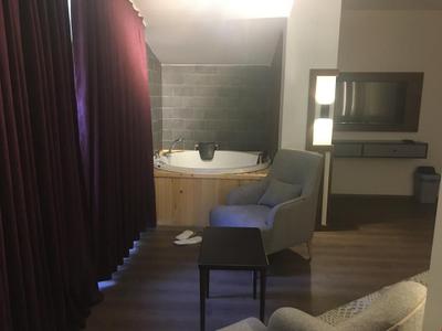 Yolundibi Suit & Restaurant