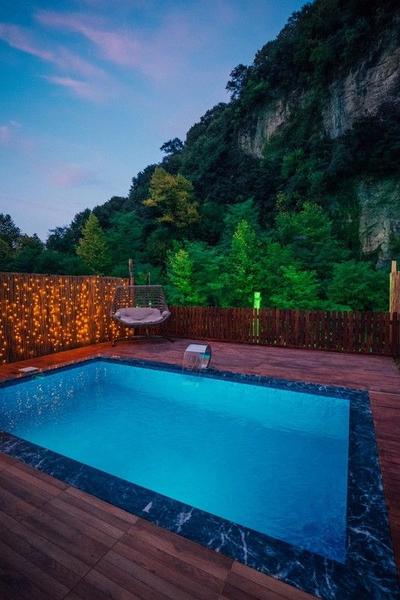 Favela Suit Bungalov