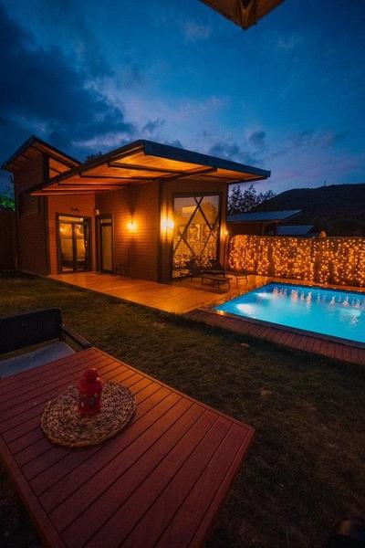 Favela Suit Bungalov