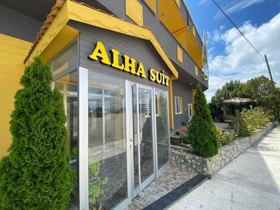 Alha Suit