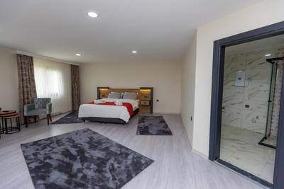 Moonlight Suite Hotel