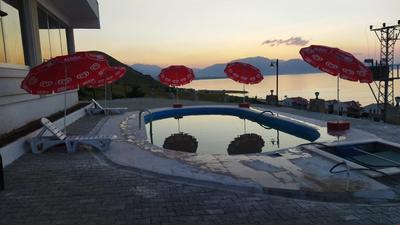 Van Orient Hotel