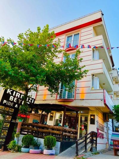 Kırmızı Beyaz Apart