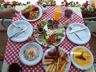 Kırmızı Otel