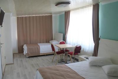 Kırmızı Otel