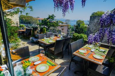 Hotel Megara Palace
