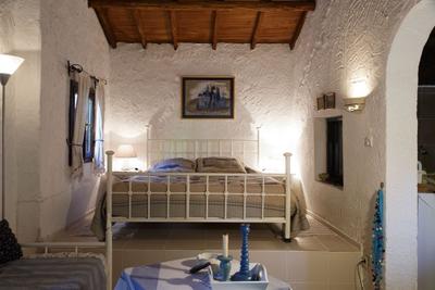 Bakkhos Guesthouse