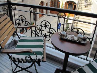 Rose Garden Suites