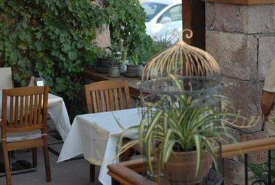 Madya Hotel & Restaurant