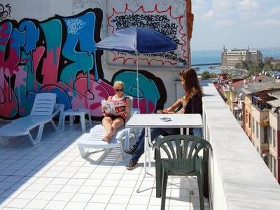 Hush Hostel Lounge